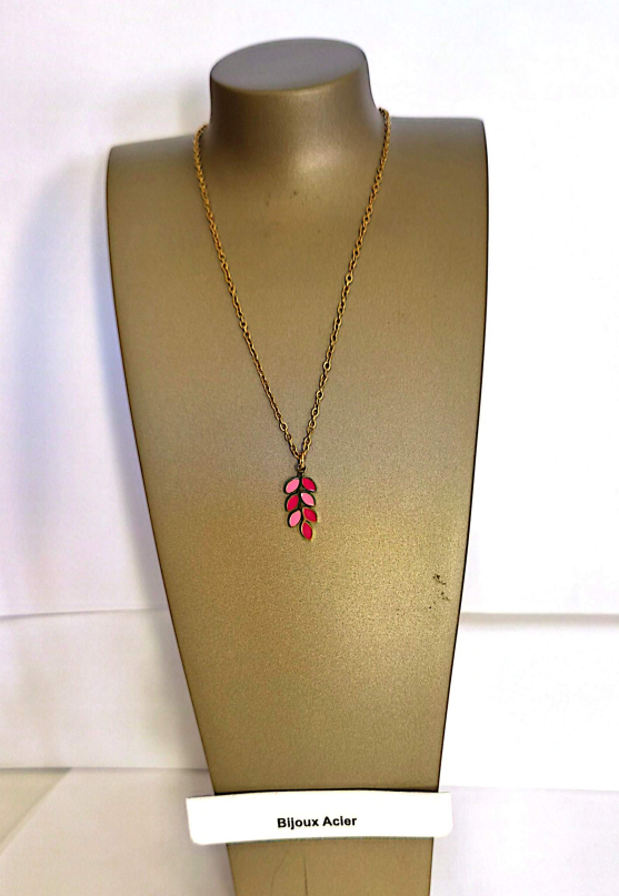 Collier feuille émaillée rose et rouge sur chaîne dorée