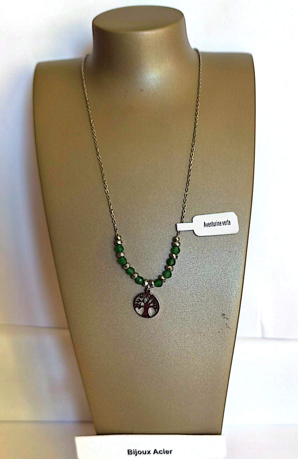 Collier aventurine verte et arbre de vie doré sur présentoir