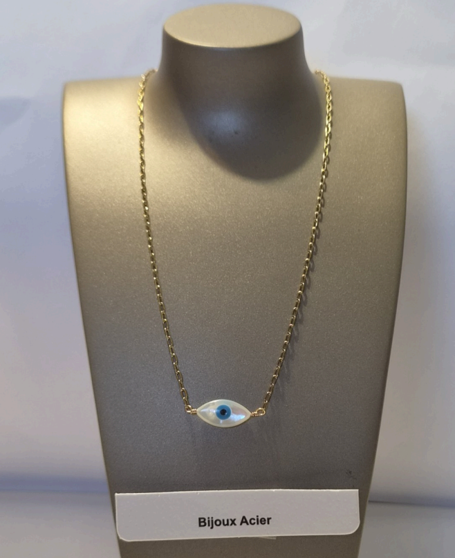 Collier Œil Nazar nacré bleu sur chaîne dorée sur présentoir